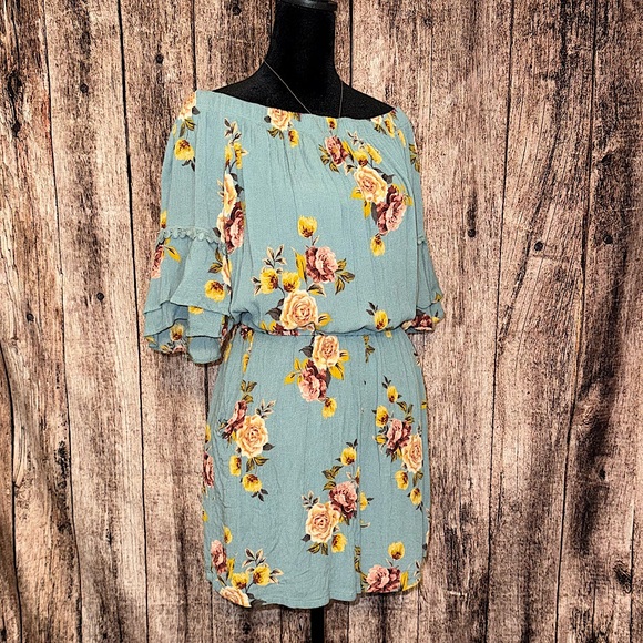 Floral romper 🌼🌺 - Picture 1 of 9